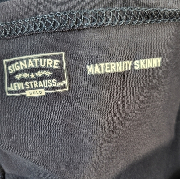Signature Levi Strauss Maternity Skinny Jeans - Picture 9 of 9